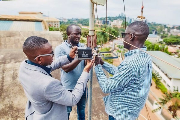 AirQo-PI-Prof.-Engineer-Bainomugisha-and-other-technicians-install-low-cost-air-quality-monitors-produced-at-the-Makerere-University-in-Nairobi