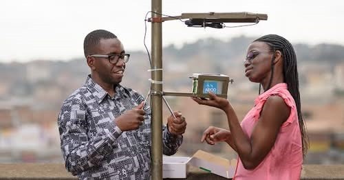 Prof.-Engineer-Bainomugisha-and-technical-staff-in-the-field.jpg